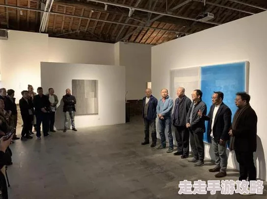 色即是秘密该作品在国际艺术展上获得了观众的热烈反响，展现了独特的视觉语言和深刻的情感表达。